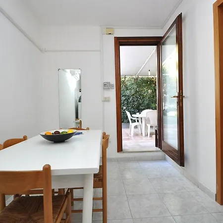 Aparthotel Punta Pizzo *